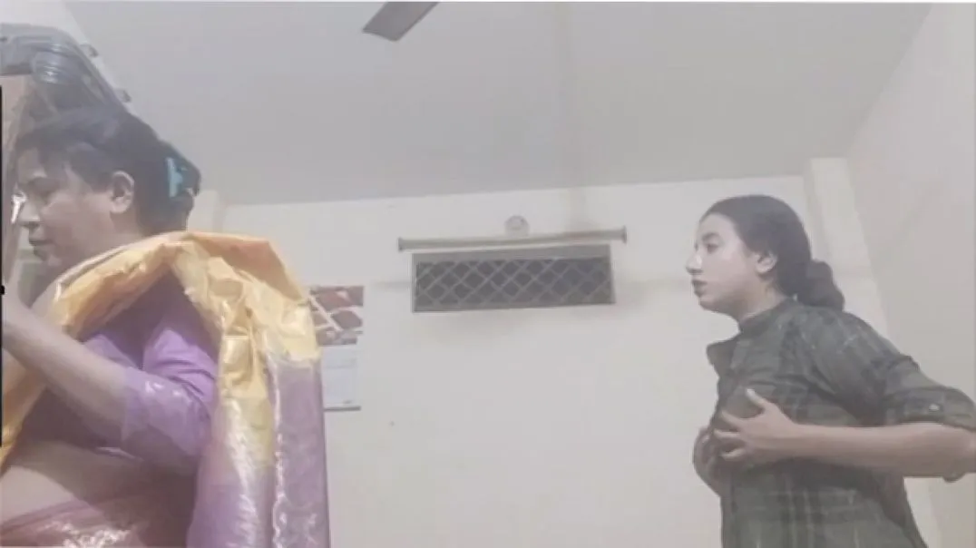 ⁣Brother Secretly Captured Her Sis Boobs While Changing