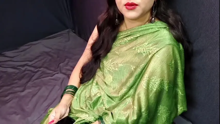 Seeing the erect cock, water started coming out of the stepaunt’s pussy and started licking it by drowning in lust