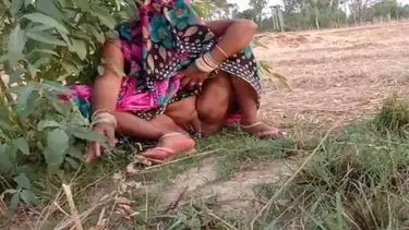 Indian desi sex Dehati maid in the field flashing her desi pussy